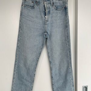 Levi’s Wedgie Straight. Size 27